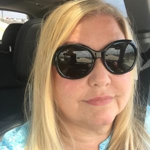 Meet your Posher, Michele